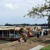 Trên sông Hương hiện có 130 phương tiện thuyền rồng du lịch, việc xây mới, nâng cấp các bến thuyền sẽ giúp du khách có sự trải nghiệm mới mẻ các điểm du lịch cộng đồng bằng đường thủy. (Ảnh: Đỗ Trưởng/TTXVN)