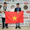 Đoàn Thanh Điền (áo đen) nhận 4 giải, trở thành đội đoạt nhiều giải nhất cuộc thi. (Ảnh: TTXVN phát)