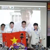 Các thành viên đội tuyển Olympic Toán học quốc tế của Việt Nam trong lễ khai mạc đặc biệt của kỳ thi, với 5 thí sinh tại điểm cầu Hà Nội và một thí sinh tại điểm cầu Thành phố Hồ Chí Minh. (Ảnh: PV)