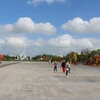 Quảng trường Hùng Vương, điểm tham quan du lịch tiêu biểu của tỉnh Bạc Liêu. (Ảnh: Tuấn Kiệt/TTXVN)