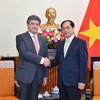 Bộ trưởng Ngoại giao Bùi Thanh Sơn tiếp Đại sứ Armenia tại Việt Nam Vahram Kazhoyan. (Nguồn: Báo Quốc tế)