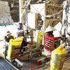 Đóng gói gạo xuất khẩu theo đơn đặt hàng tại nhà máy chế biến lương thực Long An thuộc Vinafood 2. (Ảnh: Vũ Sinh/TTXVN)