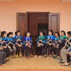 Nghệ nhân Ưu tú Lồ Lài Sửu thành lập đội văn nghệ thôn gồm 30 thành viên đủ mọi lứa tuổi để mọi người cùng nhau học hát, học múa và tham gia các hoạt động văn hóa. (Ảnh: Lục Hương Thu/TTXVN)