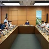 Đoàn đại biểu Quốc hội các tỉnh Bắc Giang, Hà Nam và An Giang thảo luận ở tổ. (Ảnh: Doãn Tấn/TTXVN)