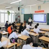 Sáng 31/5, giáo viên Trường THCS Ngọc Lâm (quận Long Biên, Hà Nội) vẫn đang cùng học sinh ôn luyện môn Toán cho kỳ thi tuyển sinh vào lớp 10 THPT công lập. (Ảnh: Thanh Tùng/TTXVN)
