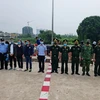 Ba công dân Trung Quốc nhập cảnh trái phép vào Việt Nam từ ngày 9/6 vừa qua được lực lượng Biên phòng thành phố Móng Cái, tỉnh Quảng Ninh, phát hiện, trao trả theo đúng quy định. (Ảnh: TTXVN phát)