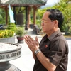 Phó Chủ tịch Quốc hội Trần Quang Phương dâng hương tại Nghĩa trang liệt sỹ thành phố Huế. (Nguồn: Công thông tin điện tử tỉnh Thừa Thiên-Huế)