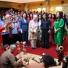 Hai Phu nhân Thủ tướng Việt Nam và Malaysia cùng xem múa rối nước
