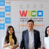 Hai nữ sinh Trường Trung học Phổ thông Chu Văn An, quận Tây Hồ, Hà Nội, đạt huy chương Vàng tại kỳ thi Olympic Phát minh và Sáng chế khoa học Quốc tế. (Nguồn: Báo Tuổi trẻ Thủ đô)