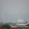 Khói mù ô nhiễm bao phủ bầu trời tại Jakarta, Indonesia. (Ảnh: AFP/TTXVN)
