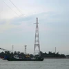 Đường dây 35kV khoảng cột 104-105 vượt biển Lạch Huyện cấp điện cho đảo Cát Bà bị sự cố do tàu va vào đường dây. (Ảnh: TTXVN phát)