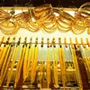Trang sức vàng được bày bán tại tiệm kim hoàn ở Los Angeles, California, Mỹ. (Ảnh: Getty/TTXVN)