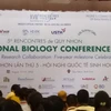 Giáo sư Trần Thanh Vân, Chủ tịch Hội Khoa học Gặp gỡ Việt Nam phát biểu khai mạc Hội nghị Sinh học Quốc tế năm 2022. (Nguồn: Sở Ngoại vụ Bình Định)