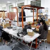 Nhân viên đóng gói, xuất đơn hàng trong một công ty thương mại điện tử tại thành phố Thủ Đức, Thành phố Hồ Chí Minh. (Ảnh: Hồng Đạt/TTXVN)