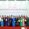 Thường trực Ban Bí thư Trương Thị Mai với các Chủ tịch Hội Phụ nữ Cơ sở Giỏi Toàn quốc năm 2023. (Ảnh: Phương Hoa/TTXVN)