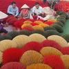 Điểm du lịch làng nghề tăm hương Quảng Phú Cầu ở huyện Ứng Hòa, thành phố Hà Nội, có sức hấp dẫn với du khách. (Ảnh: Đinh Thuận/TTXVN)