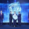 Thủ tướng Phạm Minh Chính và các đại biểu thực hiện nghi thức khánh thành Cơ sở hoạt động Mới của Trung tâm Đổi mới Sáng tạo Quốc gia (NIC) tại Khu Công nghệ Cao Hòa Lạc. (Ảnh: Dương Giang/TTXVN)