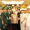 Tổng Bí thư Nguyễn Phú Trọng với đại biểu điển hình tiêu biểu toàn quốc. (Ảnh: Trí Dũng/TTXVN)