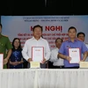 Lãnh đạo Sở Lao động, Thương binh và Xã hội, Công an và Viện Kiểm sát Nhân dân Thành phố Hồ Chí Minh ký kết Quy chế phối hợp nhằm giảm tai nạn lao động. (Ảnh: Thanh Vũ/TTXVN)