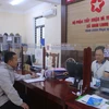 Người dân đến làm thủ tục hành chính tại bộ phận một cửa xã Nghi Long, huyện Nghi Lộc, tỉnh Nghệ An. (Ảnh: Bích Huệ/TTXVN)