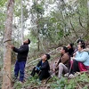Niềm vui của bà con dân tộc ở xã Pha Mu, huyện Than Uyên, tỉnh Lai Châu, bên những cây rừng. (Ảnh: Việt Hoàng/TTXVN)