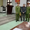 Cơ quan Cảnh sát điều tra Công an tỉnh Hà Giang thi hành lệnh bắt tạm giam đối với bị can Vũ Văn Sử. (Ảnh: TTXVN phát)