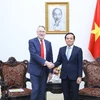 Phó Thủ tướng Trần Lưu Quang tiếp Chủ tịch Ủy ban Thương mại quốc tế của Nghị viện châu Âu Bernd Lange. (Ảnh: An Đăng/TTXVN)
