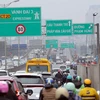 Lưu lượng giao thông tăng cao trên đường vành đai 3 Hà Nội ngày giáp Tết 