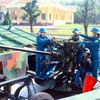 Một buổi huấn luyện trực sẵn sàng chiến đấu của các nữ dân quân Đại đội thường trực pháo phòng không 37 ly. (Ảnh: Tá Chuyên/TTXVN)