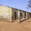 Cảnh vắng vẻ tại trường Kuriga, Nigeria, sau khi hơn 250 học sinh bị các tay súng bắt cóc ngày 8/3 vừa qua. (Ảnh: AFP/TTXVN)