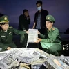 Hàng trăm bánh ma túy trôi từ biển vào đất liền được bộ đội biên phòng tỉnh Quảng Ngãi thu giữ, điều tra. (Ảnh: TTXVN phát)