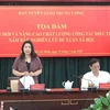 Bà Phạm Thu Hà, Viện trưởng Viện Dư luận xã hội, Ban Tuyên giáo Trung ương phát biểu tại tọa đàm. (Ảnh: Anh Tuấn/TTXVN)