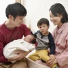 Chăm sóc trẻ sơ sinh tại bệnh viện ở Sapporo, Hokkaido, Nhật Bản. (Ảnh: Kyodo/TTXVN)