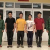 Các đối tượng bị Bộ đội Biên phòng tỉnh Quảng Trị bắt giữ. (Ảnh: TTXVN phát)