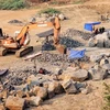 Hiện trường hoạt động khai thác đá trái phép diễn ra tại khu vực suối Ia Dom thuộc thôn Mook Trêl, xã Ia Dom, huyện Đức Cơ, tỉnh Gia Lai. (Ảnh: Hoài Nam/TTXVN)