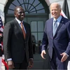 Tổng thống Hoa Kỳ Joe Biden chào đón Tổng thống Kenya William Ruto tại Nhà Trắng ở Washington, Mỹ, ngày 22/5. (Nguồn: Reuters)