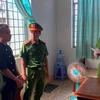 Cơ quan Cảnh sát điều tra thực hiện lệnh bắt bị can để tạm giam. (Nguồn: báo Bình Thuận)