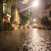 Phố Nguyễn Gia Thiều, quận Hoàn Kiếm có lúc ngập trên 40cm do mưa to. (Ảnh: Hoàng Hiếu - TTXVN)