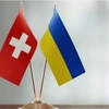 Cờ Thụy Sĩ và Ukraine. (Nguồn: UNN)