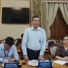 Thứ trưởng Bộ Giáo dục và Đào tạo Nguyễn Văn Phúc trao đổi tại buổi làm việc. (Ảnh: Thu Hoài/TTXVN)