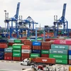 Kho bãi chứa container tại cảng Cát Lái. (Ảnh: Hồng Đạt/ TTXVN)