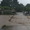 Nước lũ dâng cao tại ngầm tràn Vĩnh Tiến, xã Vĩnh Tiến, huyện Kim Bôi, tỉnh Hòa Bình, gây nguy hiểm cho người dân tham gia giao thông. (Ảnh: TTXVN phát)