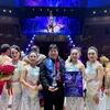 Đạo diễn, Nghệ sỹ Nhân dân Tống Toàn Thắng và 4 nữ nghệ sỹ của Liên đoàn Xiếc Việt Nam tại lễ bế mạc Liên hoan. (Nguồn: báo Văn hóa)