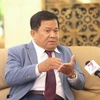 Nhà báo Khieu Kola, Cố vấn cao cấp của Chủ tịch Câu lạc bộ các nhà báo Campuchia, Biên tập viên cao cấp của trang tin điện tử và kênh truyền hình CNC thuộc Royal Group ở Campuchia, trả lời phỏng vấn TTXVN. (Ảnh: Hoàng Minh/TTXVN)