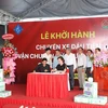 Lãnh đạo Công ty Cổ phần FADO iExport ký hợp tác với đối tác Trung Quốc xuất khẩu dừa tươi. (Ảnh: Minh Trí/TTXVN)