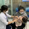 Tiêm vaccine phòng bệnh sởi cho trẻ em ở Thành phố Hồ Chí Minh. (Ảnh: Đinh Hằng/TTXVN)