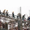 Lao động trẻ trong ngành xây dựng là một trong những đối tượng của dự án an toàn và sức khỏe cho người lao động. (Ảnh minh họa: TTXVN)