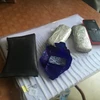 Một số điện thoại bọc giấy bạc, xăm cao su bị phát hiện khi qua cổng từ tại điểm thi Đại học Lao động-Xã hội. (Ảnh: Hồng Kiều/Vietnam+)