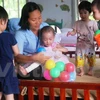 Trẻ em khuyết tật bị bỏ rơi được chăm sóc tại trung tâm bảo trợ xã hội. Ảnh minh họa. (Ảnh: Hồng Kiều/Vietnam+)