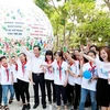 Bộ trưởng Đào Ngọc Dung cùng trẻ em gửi các thông điệp trong tháng hành động vì trẻ em. (Ảnh: PV/Vietnam+)